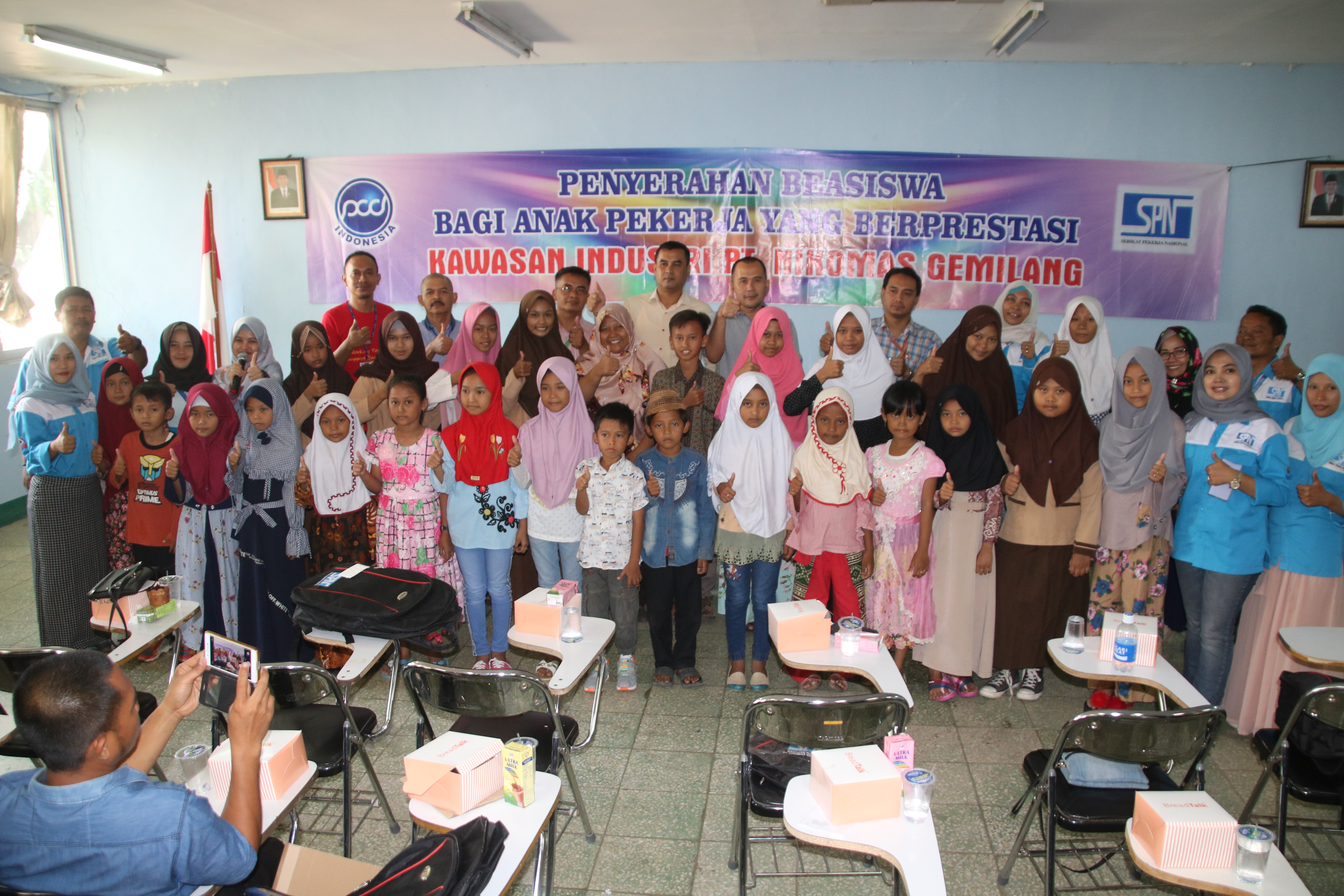 BEASISWA UNTUK ANAK PEKERJA BERPRESTASI